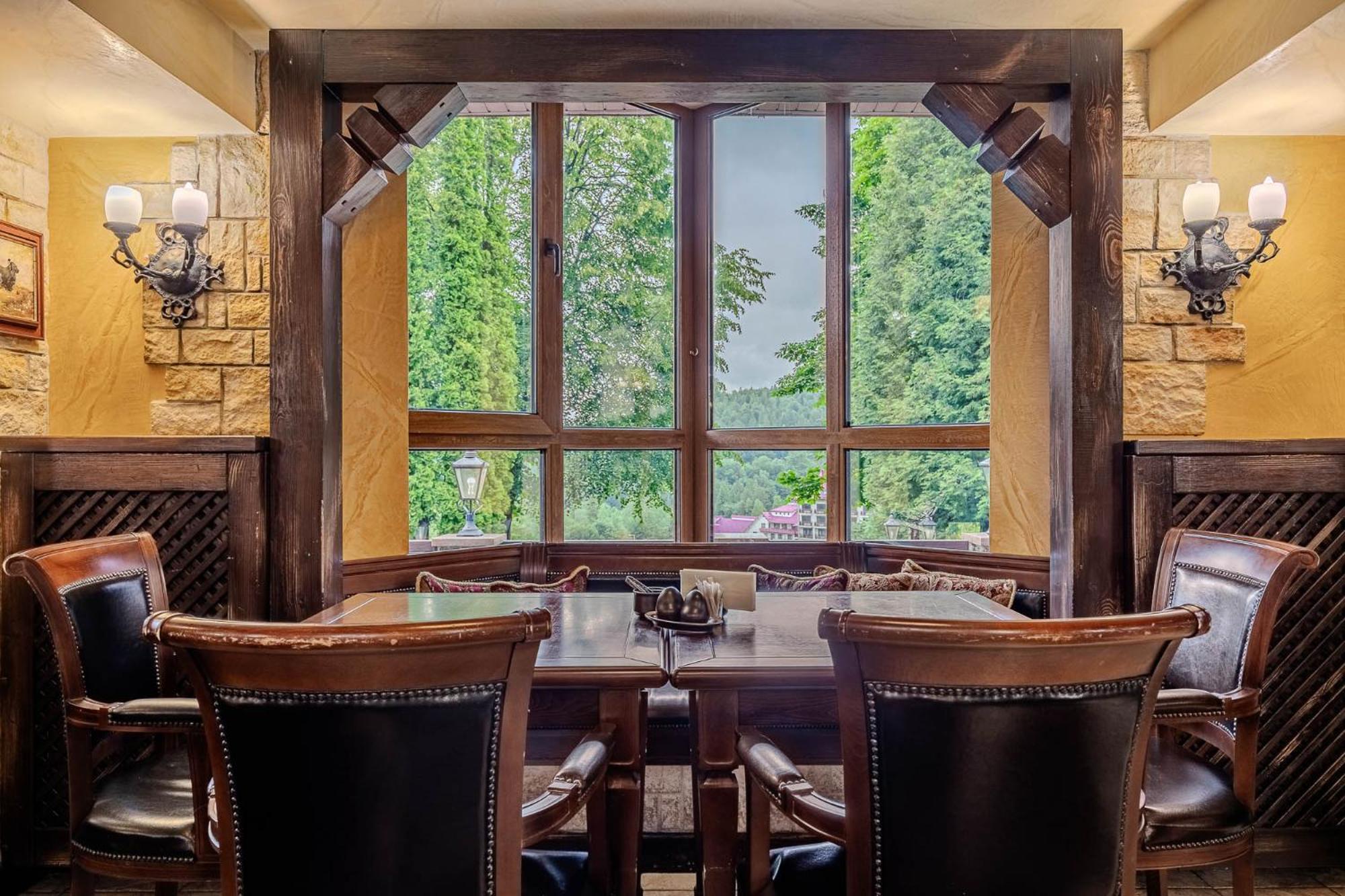 Edelweiss Hotel Yaremche Bagian luar foto