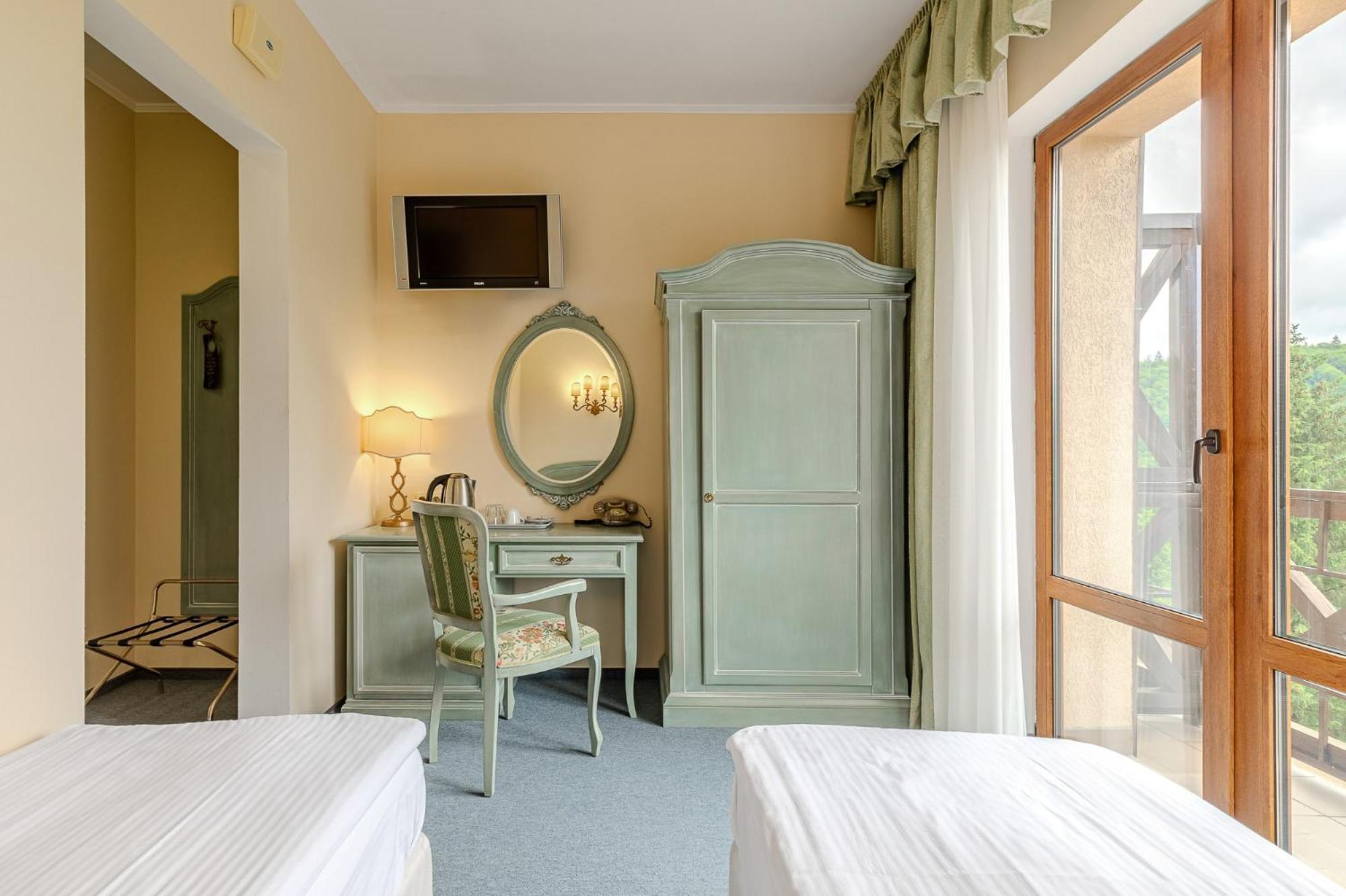 Edelweiss Hotel Yaremche Bagian luar foto