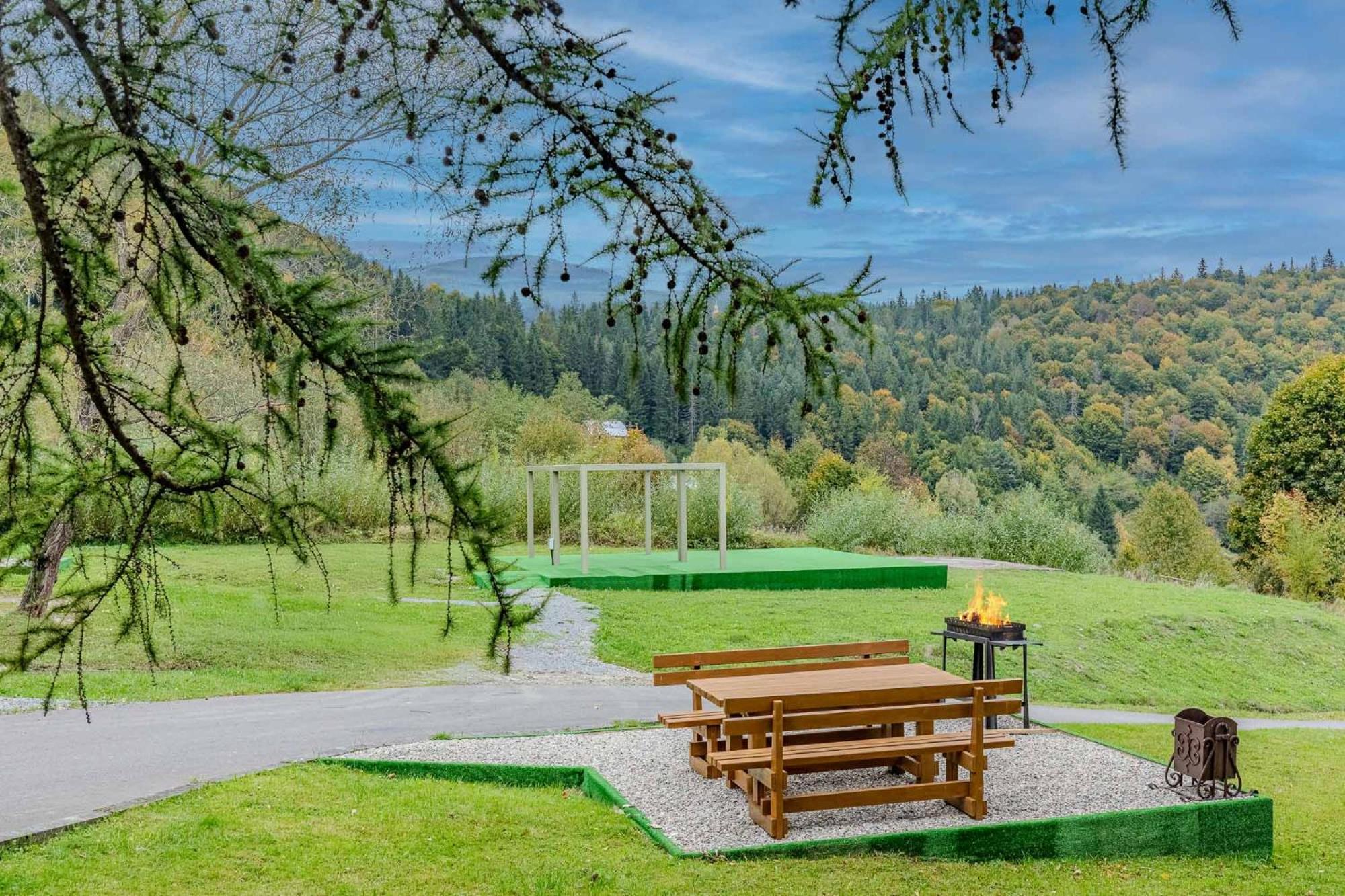 Edelweiss Hotel Yaremche Bagian luar foto